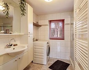 Vakantiehuis in Schaijk, Noord Brabant met een praktische badkamer en wasruimte.