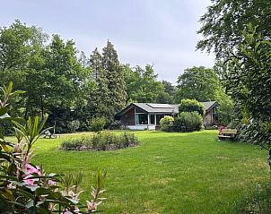 Vakantiehuisje in Schaijk omringd door groen, perfect voor een ontspannen verblijf in Noordoost Brabant.