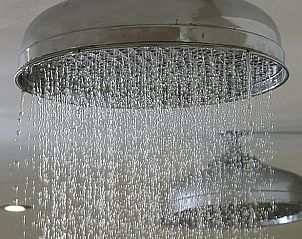 Luxe regendouche in Vakantiehuisje in Oeffelt, Noord Brabant, voor een verfrissende start van de dag.