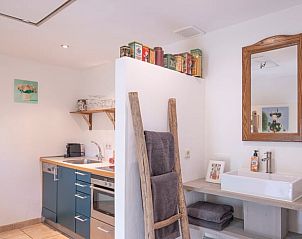 Compacte keuken in Huisje in Oeffelt, vakantiehuis in Noordoost Brabant, perfect voor koken.