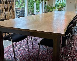 Gezellige eethoek met veel licht in Huisje in Gemert, vakantiehuis in Noord Brabant.