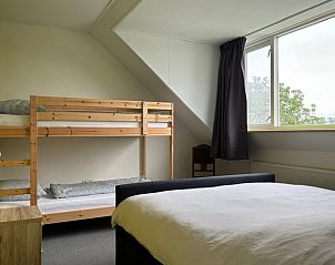 Gezellige slaapkamer met tweepersoonsbed in Huisje in Gemert, Noordoost Brabant.