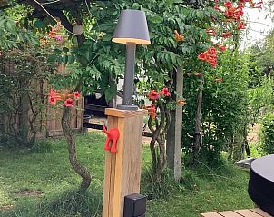 Stijlvolle buitenverlichting bij Vakantiehuisje in Escharen, Noordoost Brabant, voor sfeervolle avonden.