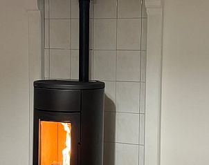 Knusse houtkachel voor warme avonden in Vakantiehuis in Haps, Noordoost Brabant.