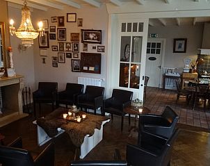 Vakantiehuisje in Haps, knusse zithoek met open haard in Noordoost Brabant, Noord Brabant.