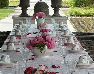 Vakantiehuisje in Haps, elegant gedekte tafel in Noordoost Brabant, Noord Brabant.