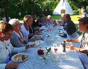 Vakantiehuisje in Haps, gezellige buitenmaaltijd in Noordoost Brabant, Noord Brabant.
