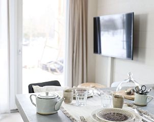 Gezellige eetruimte in Vakantiehuis in Beers, Noordoost Brabant met uitzicht op de tuin.