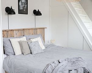 Slaapkamer met rustieke uitstraling in Vakantiehuis in Beers, Noord Brabant.