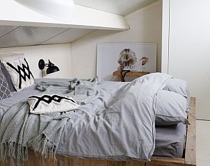 Knusse zolderkamer in Vakantiehuis in Beers, Noordoost Brabant met zachte dekens.