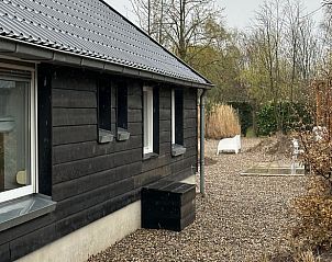 Rustieke buitenkant van Vakantiehuisje in Beers, Noord Brabant met landelijke charme en natuurlijke omgeving.