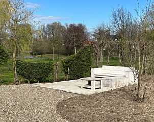 Buitenlounge in Vakantiehuisje in Beers, Noord Brabant, ideaal voor ontspanning in de zon.
