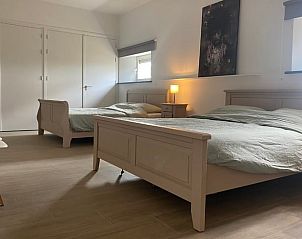 Comfortabele slaapkamer met twee bedden in Huisje in Beers, vakantiehuis in Beers NB, voor een goede nachtrust.