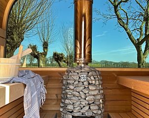 Moderne sauna bij Vakantiehuis in Beers, NB met uitzicht op de natuur.