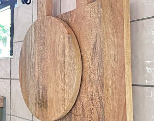 Houten snijplanken in keuken van Vakantiehuis in Beers, NB.