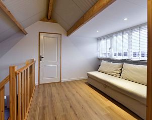 Lichte zolderruimte in Vakantiehuisje in Beugen, Noordoost Brabant, ideaal voor ontspanning en genieten van het uitzicht.