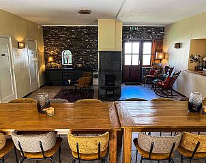 Gezellige slaapkamer in BRA100 vakantiehuis, Holthees, met uitzicht op de tuin.