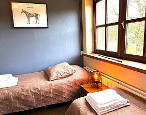 Ingang van slaapkamer in vakantiehuis BRA100, Holthees, Noord Brabant met houten vloeren.