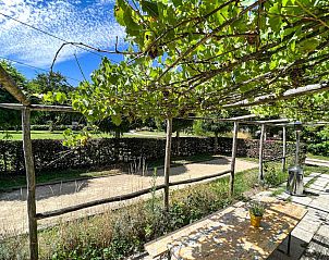 Authentieke gang in vakantiehuis BRA100, Holthees, Noord Brabant met traditionele tapijten.