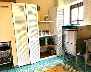 Slaapkamer met paarse accenten in vakantiehuis BRA100, Holthees, Noordoost Brabant.