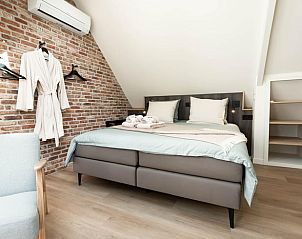 Slaapkamer met comfortabel bed in Huisje in Reek, vakantieverblijf in Noordoost Brabant.