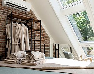 Comfortabele slaapkamer in Vakantiehuis in Reek, Noordoost Brabant, met natuurlijke lichtinval.