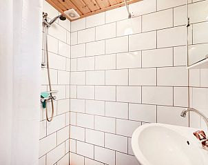 Moderne badkamer in Vakantiehuisje in Vortum Mullem, Vortum-Mullem, Noord Brabant.