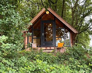 Huisje in Vortum Mullem, vakantiehuis in Vortum-Mullem, Noord-Brabant, verscholen tussen groene bomen voor ultieme rust.