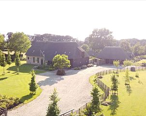 Luchtfoto van vakantiehuisje in Breda omgeven door natuur, West Brabant, Noord Brabant.