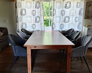 Gezellige eetruimte in Vakantiehuisje in Waspik, Noord Brabant, met uitzicht op de tuin.