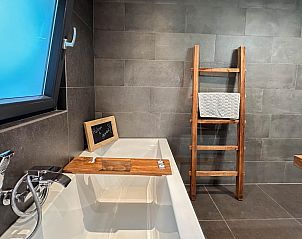 Zolderruimte met toilet in Villa Brocante, vakantiehuis in Alphen, Noord Brabant, knus en gezellig.