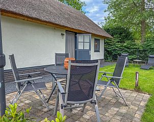 Villa Brocante vakantiehuis in Alphen, Noord Brabant met tuin en terras, ideaal voor ontspanning.