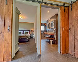 Badkamer en slaapkamer in Villa de Argento vakantiehuis, Alphen, Noord Brabant.