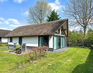 Villa de Argento vakantiehuis met rieten dak in Alphen, Noord Brabant.