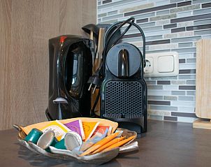 Nespresso-apparaat in de keuken van Villa Bianco in Alphen, Noord Brabant.