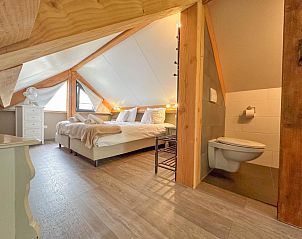 Zolderkamer met ensuite toilet in Villa Bianco vakantiehuis, Noord Brabant.