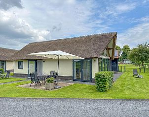 Buitenzijde van Villa Bianco vakantiehuis met terras in Alphen, Noord Brabant.