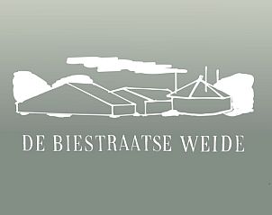 Kchenzeile des Ferienhauses in Gilze, West-Brabant, mit moderner Kaffeemaschine und Wasserkocher fr einen komfortablen Aufenthalt.