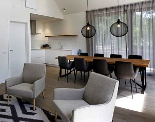 Gerumiges Wohnzimmer und Kche im Ferienhaus in Oosterhout, Westbrabant.