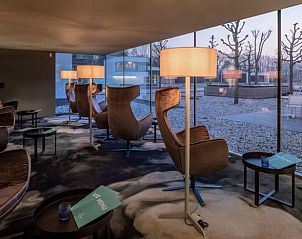 Stilvoller Entspannungsbereich im Ferienhaus in Oosterhout, Westbrabant.