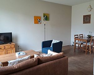 Woonkamer van Vakantiehuis in Drimmelen met comfortabele meubels, perfect voor gezelligheid in West Brabant, Noord Brabant.