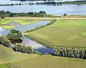 Luchtfoto van de groene omgeving rond Huisje in Drimmelen, vakantiehuis in West Brabant.