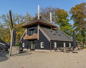 Jager en Hooijmijt vacation home in Ulvenhout AC, West Brabant. Authentic farmhouse with thatched roof surrounded by nature and tranquility.