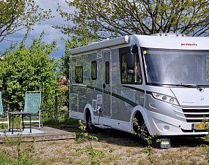 Camperplaats bij Huisje in Genderen, een vakantiehuis in Genderen, West Brabant, Noord Brabant, met comfortabele voorzieningen.