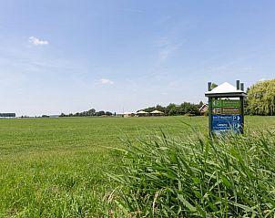 Toegangsweg naar Vakantiehuis in Genderen, Noord Brabant. Begin je avontuur in de groene landschappen van West Brabant.