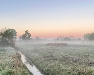 Adembenemend landschap bij zonsopgang rond Vakantiehuisje in Strijbeek, West Brabant.