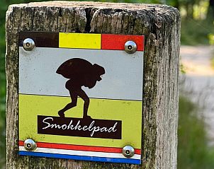 Smokkelpad bord in de buurt van Vakantiehuisje in Strijbeek, avontuurlijke wandelroute.