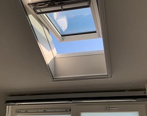 Dakraam in Vakantiehuis in Herpt, zorgt voor natuurlijk licht in de badkamer in West Brabant, Noord Brabant.