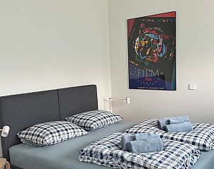 Tweede slaapkamer in Vakantiehuis in Herpt, voorzien van comfortabele bedden in West Brabant.