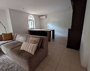 Ruime eetkamer in Vakantiehuis in Heerle, perfect voor gezellige diners.